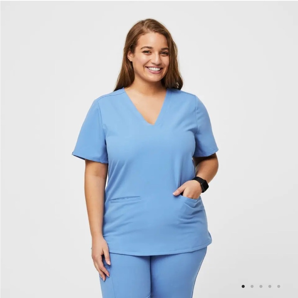 Women's Figs Casma Three-Pocket Scrub Top